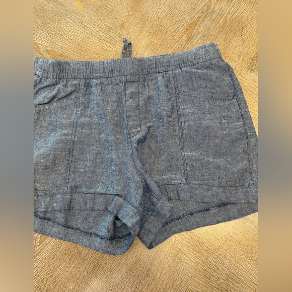 Old Navy  Chambray linen Blend shorts Medium Drawstring waist 34” inseam 3” - Picture 2 of 5